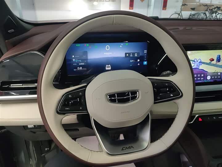 Фото 11 - Geely Monjaro