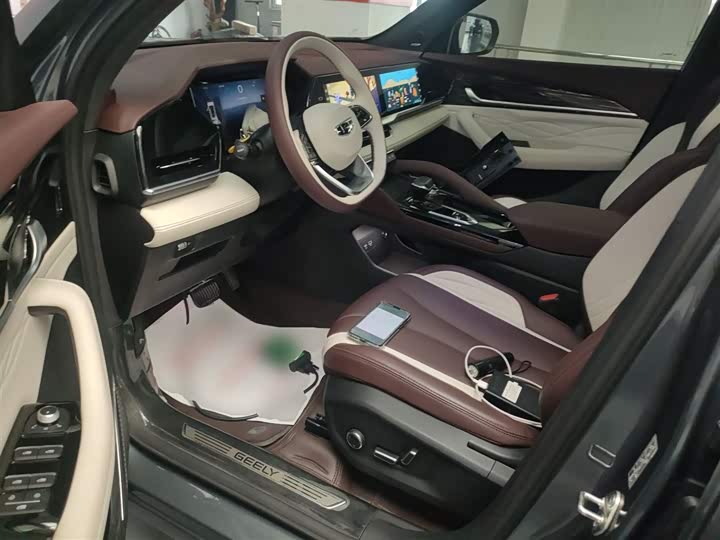 Фото 16 - Geely Monjaro