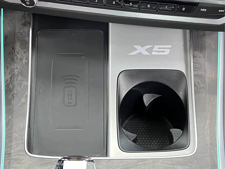 Фото 26 - BMW X5