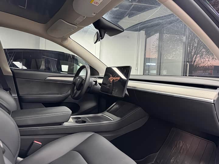 Фото 10 - Tesla Model Y