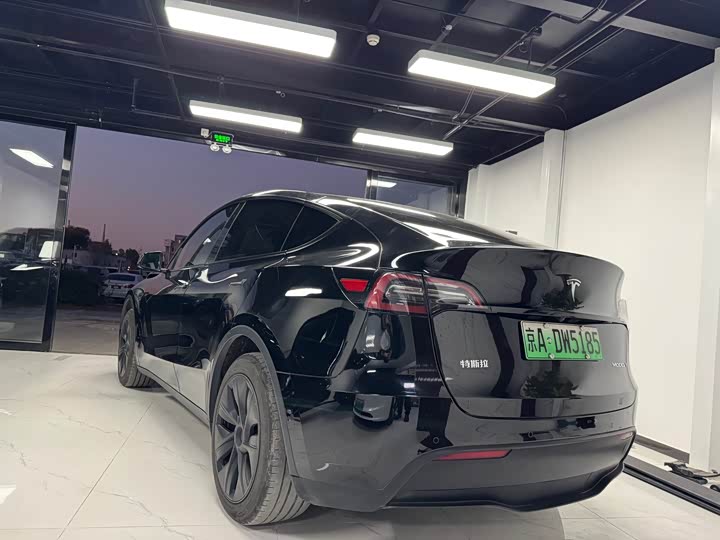 Фото 14 - Tesla Model Y