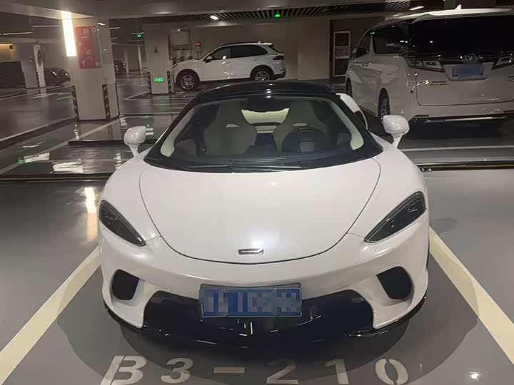 Фото 2 - McLaren GT