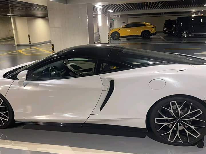 Фото 4 - McLaren GT
