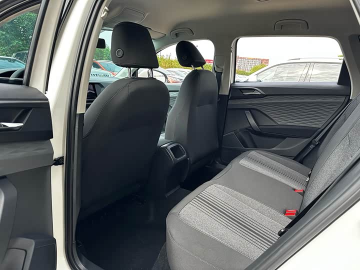 Фото 10 - Volkswagen Tharu