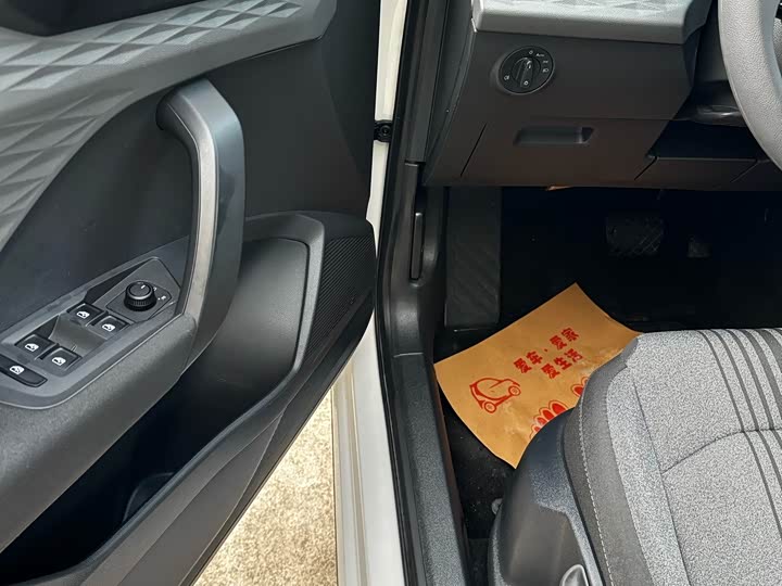 Фото 8 - Volkswagen Tharu