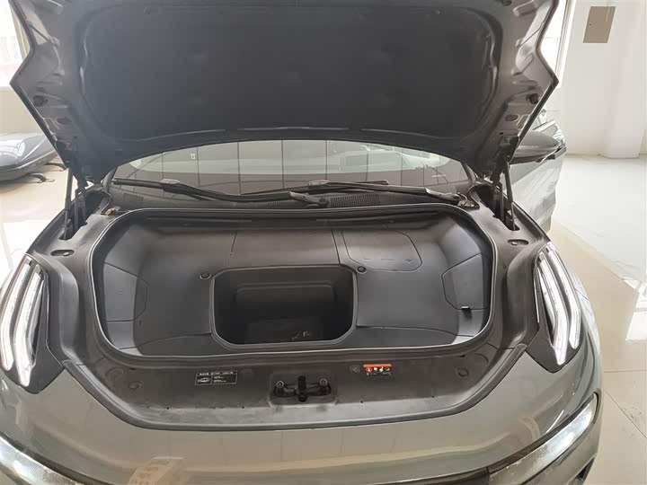 Фото 10 - Zeekr 001