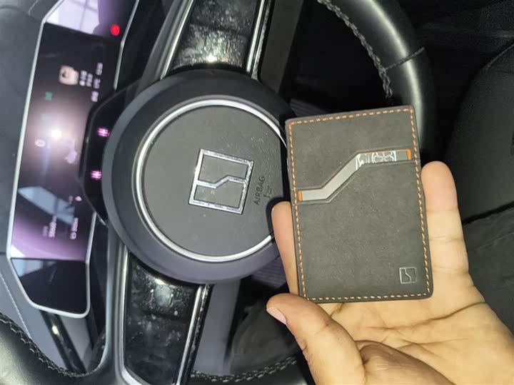 Фото 11 - Zeekr 001