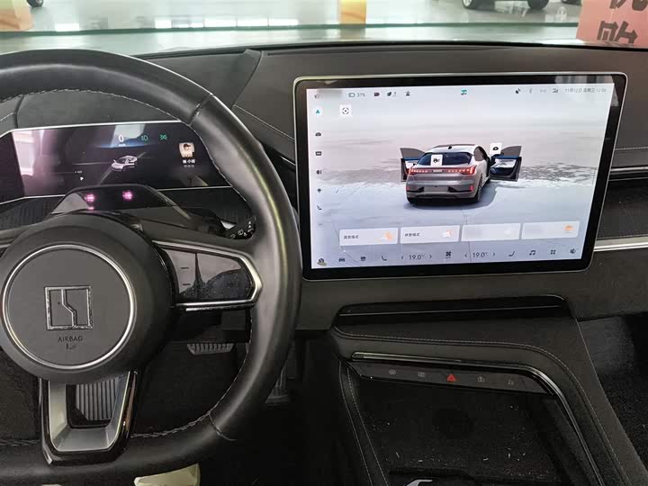 Фото 12 - Zeekr 001