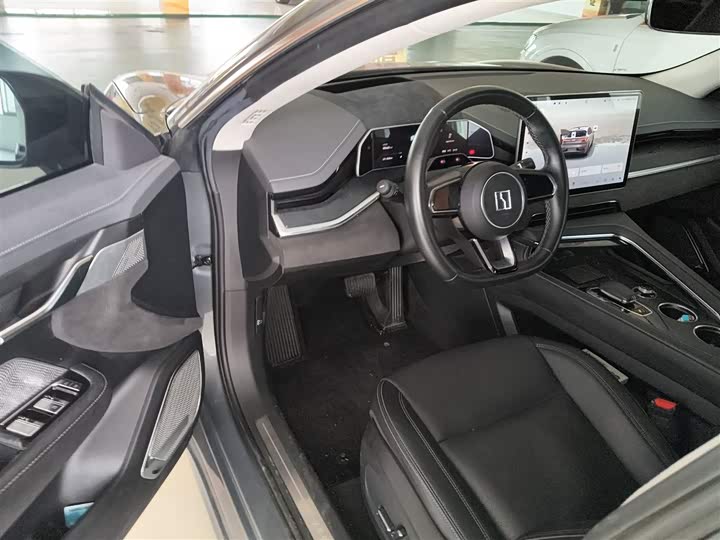 Фото 13 - Zeekr 001