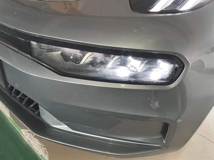 Фото 15 - Zeekr 001