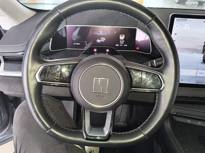 Фото 3 - Zeekr 001