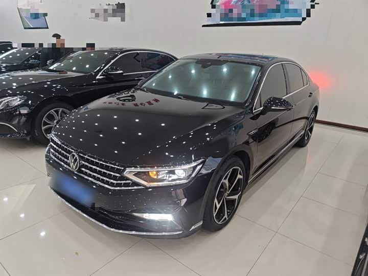 Фото 1 - Volkswagen Magotan