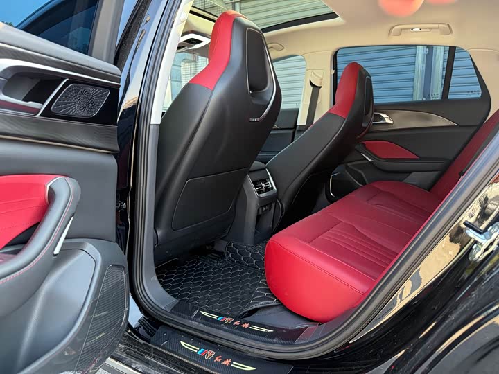 Фото 12 - Hongqi H6