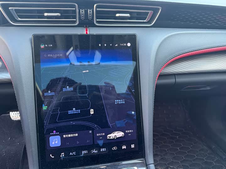 Фото 9 - Hongqi H6