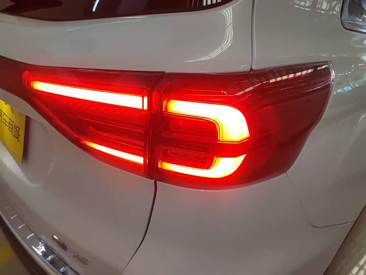 Фото 8 - Changan CS75