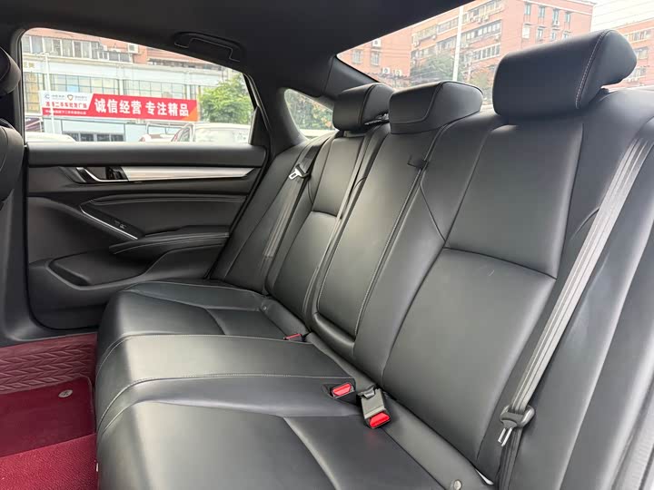 Фото 10 - Honda Inspire