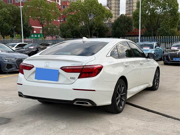 Фото 4 - Honda Inspire