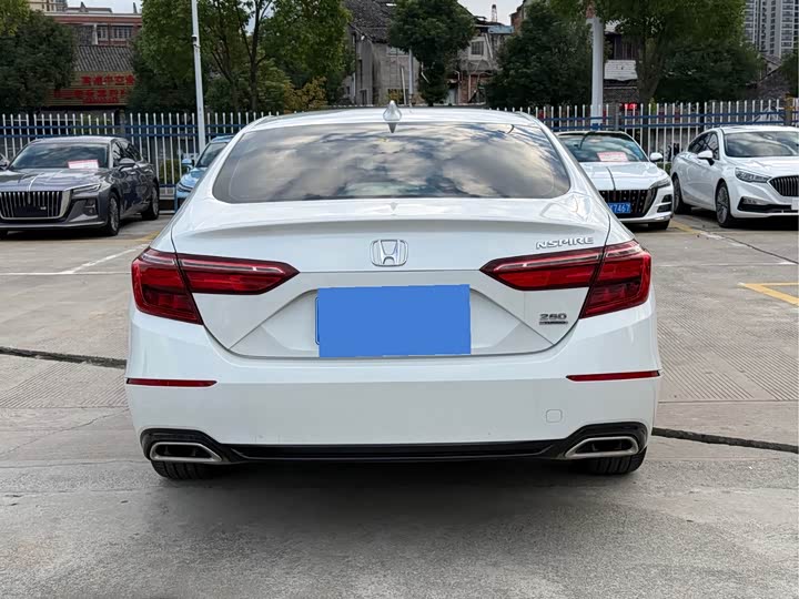 Фото 5 - Honda Inspire