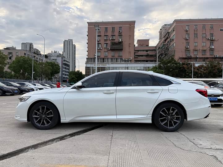 Фото 7 - Honda Inspire