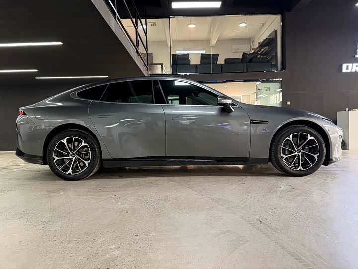 Фото 10 - XPeng P7