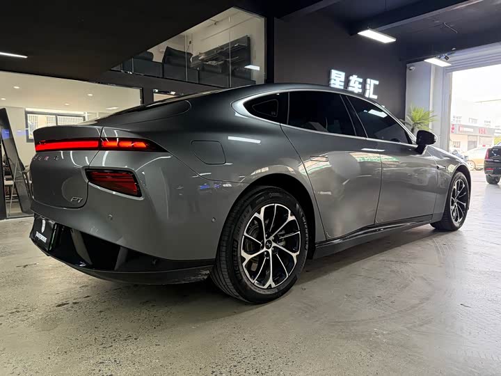 Фото 13 - XPeng P7