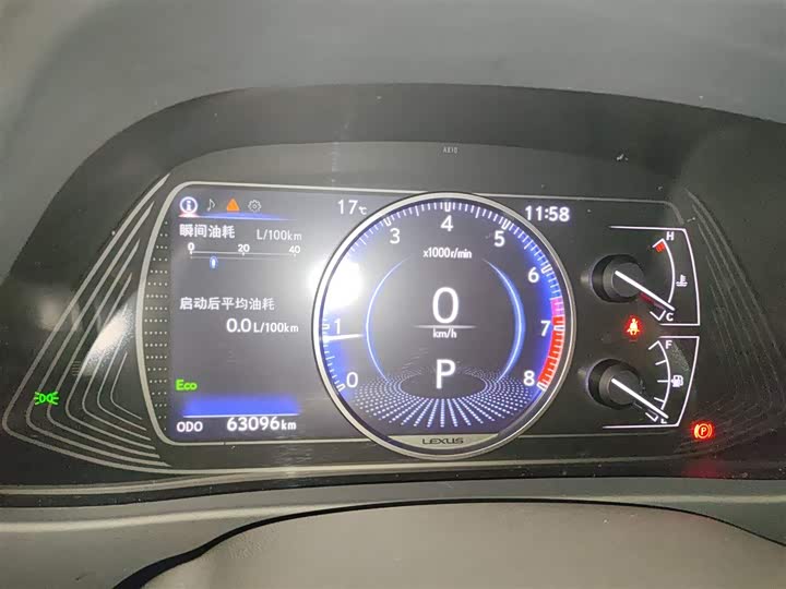 Фото 12 - Lexus UX