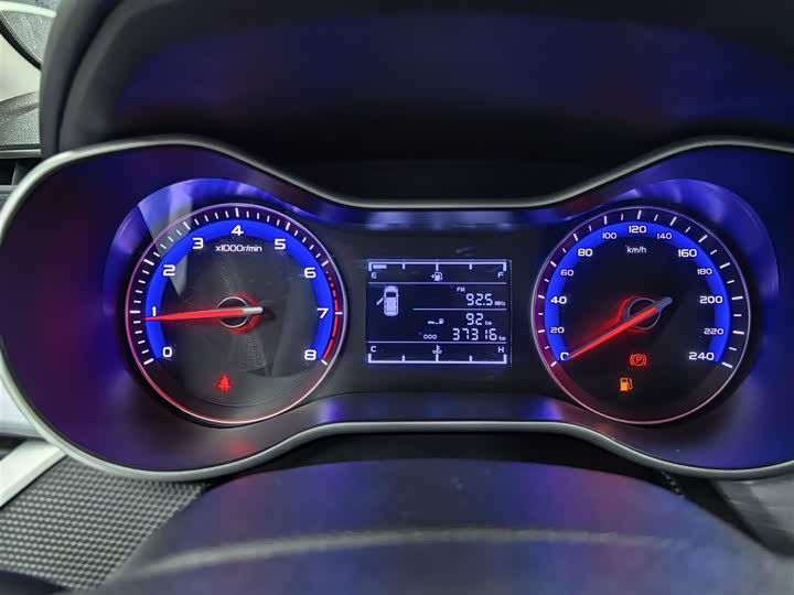 Фото 12 - Geely Vision