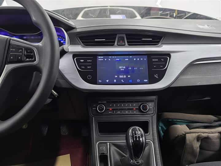 Фото 13 - Geely Vision