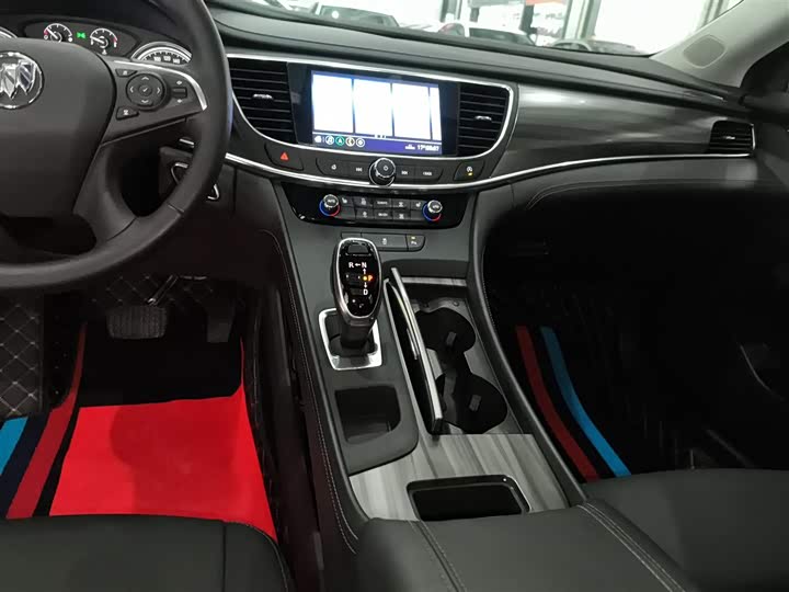 Фото 14 - Buick LaCrosse