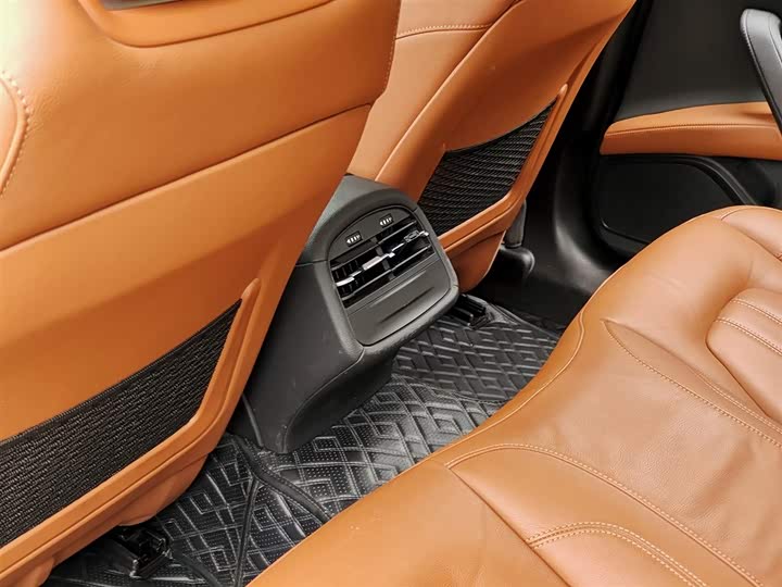 Фото 9 - Maserati Ghibli