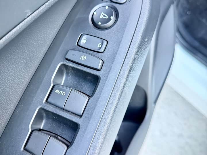 Фото 11 - Honda Vezel