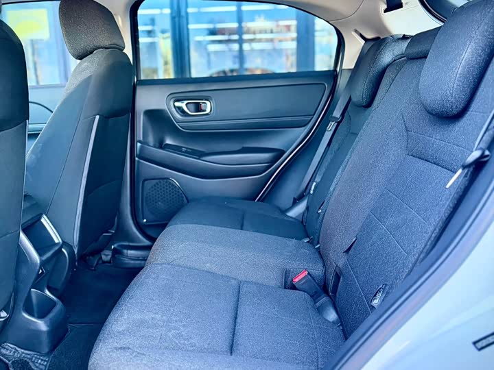 Фото 14 - Honda Vezel