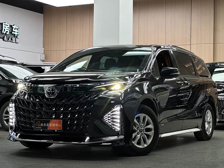 Фото 1 - Toyota Granvia