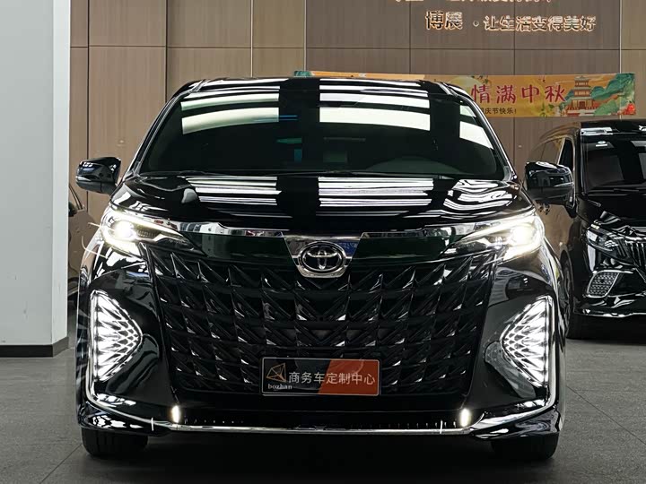 Фото 2 - Toyota Granvia