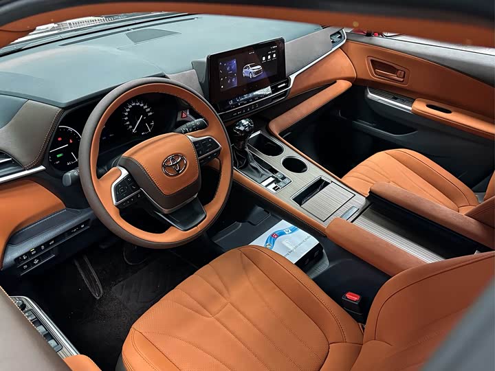 Фото 4 - Toyota Granvia