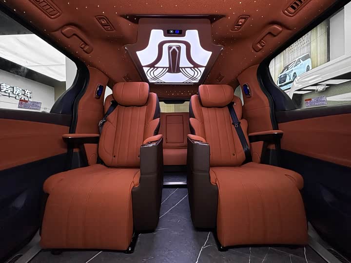 Фото 5 - Toyota Granvia