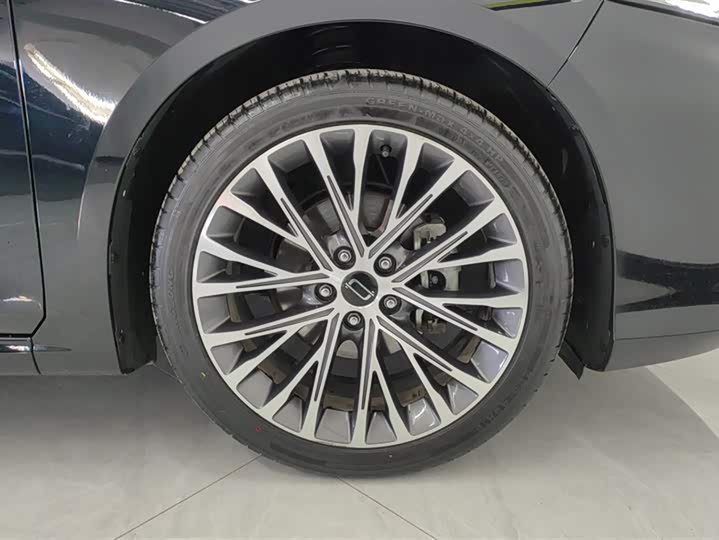 Фото 6 - Bestune B70