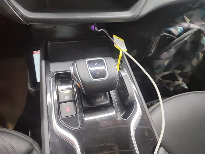 Фото 14 - Hongqi E-QM5