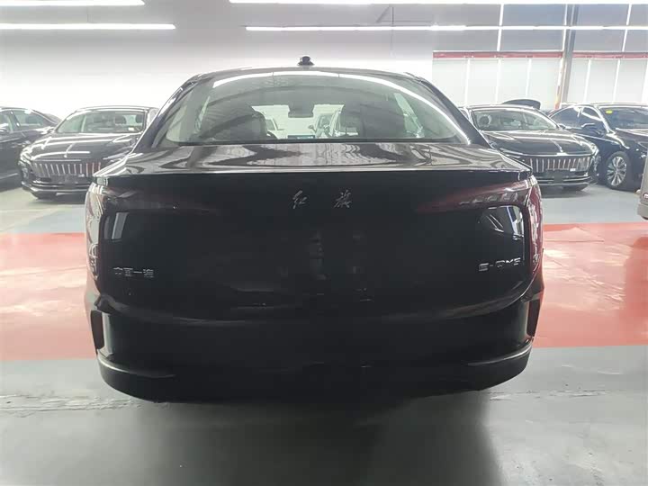 Фото 6 - Hongqi E-QM5