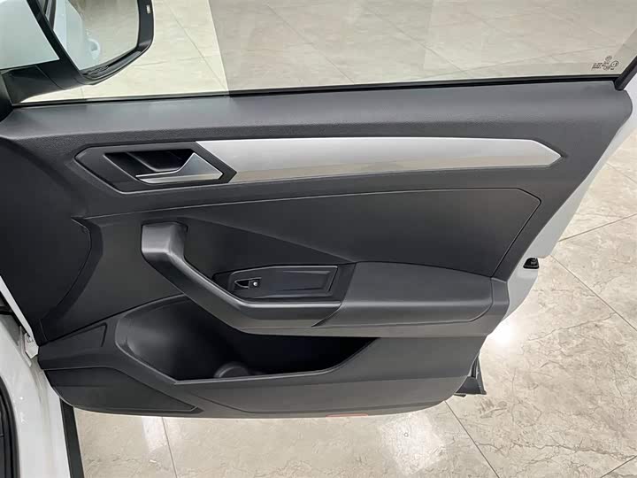 Фото 12 - Volkswagen T-Roc