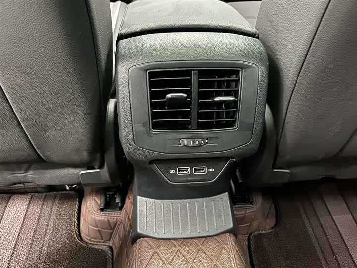 Фото 15 - Volkswagen T-Roc