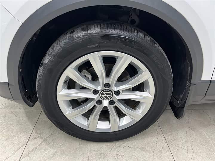 Фото 19 - Volkswagen T-Roc