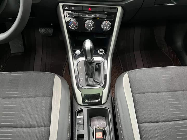 Фото 5 - Volkswagen T-Roc