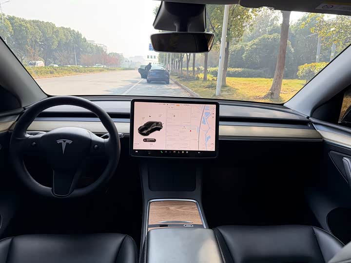 Фото 10 - Tesla Model Y