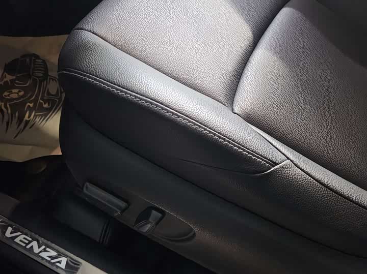 Фото 9 - Toyota Venza