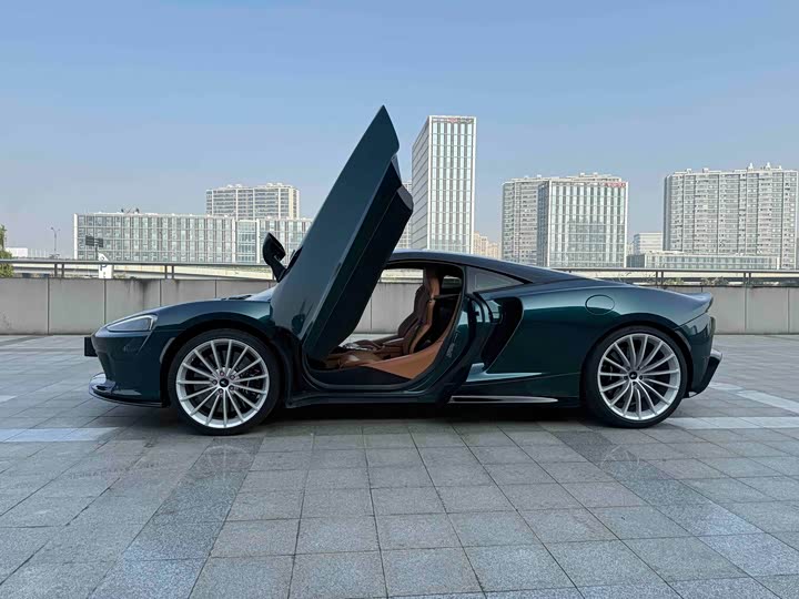 Фото 3 - McLaren GT