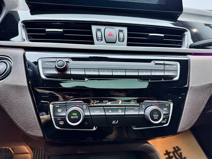 Фото 17 - BMW X1