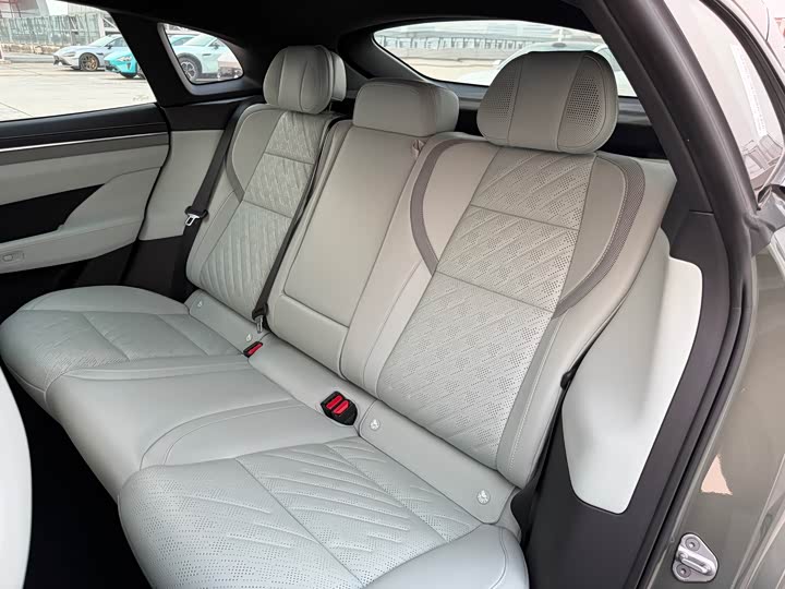 Фото 17 - Zeekr 001