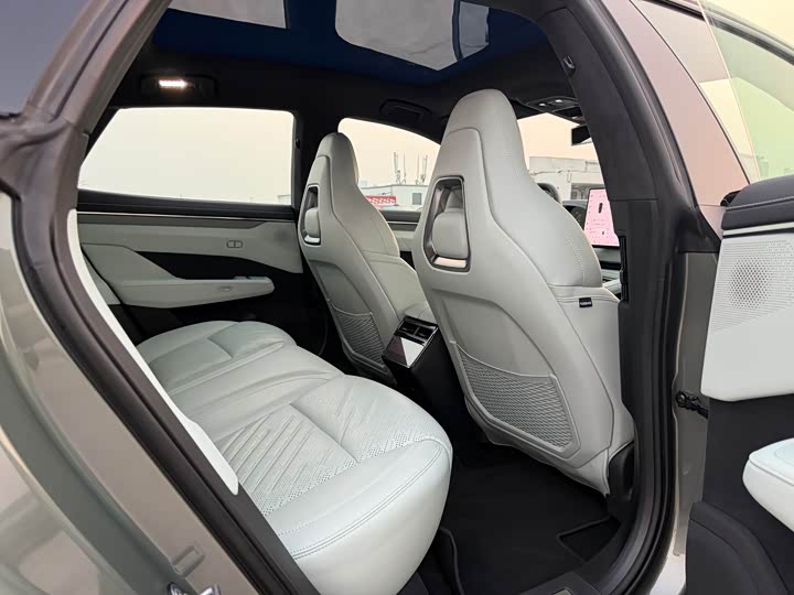 Фото 21 - Zeekr 001