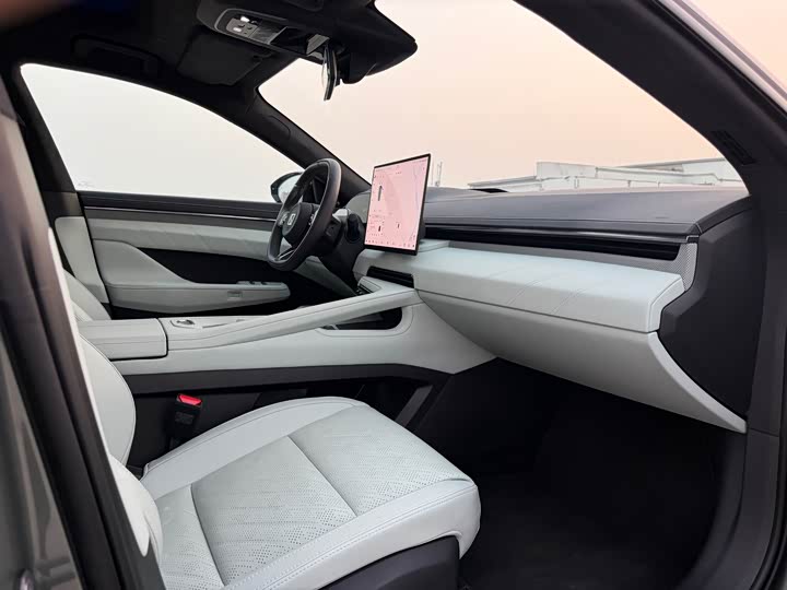 Фото 22 - Zeekr 001